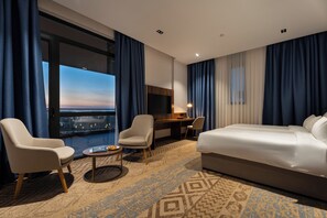 55-inch Smart TV with cable channels - Olympic Village Qashqadaryo Hotel (Tashkent)