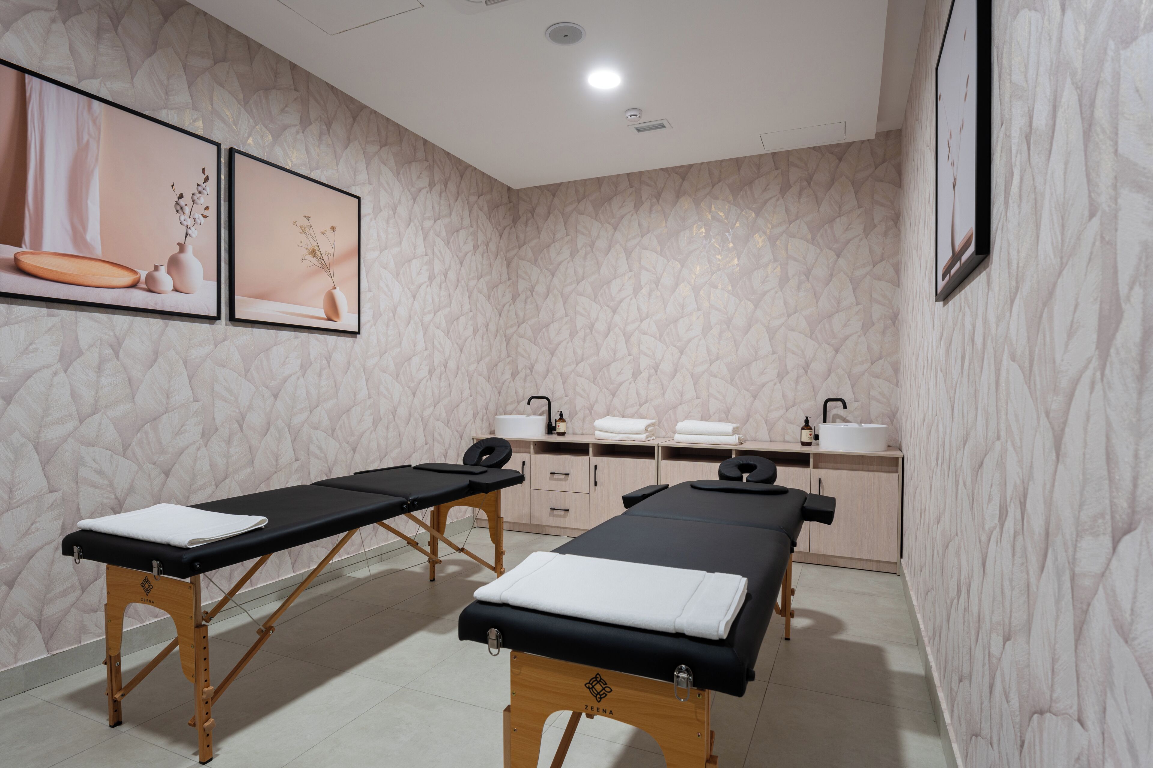 1 treatment room, massages