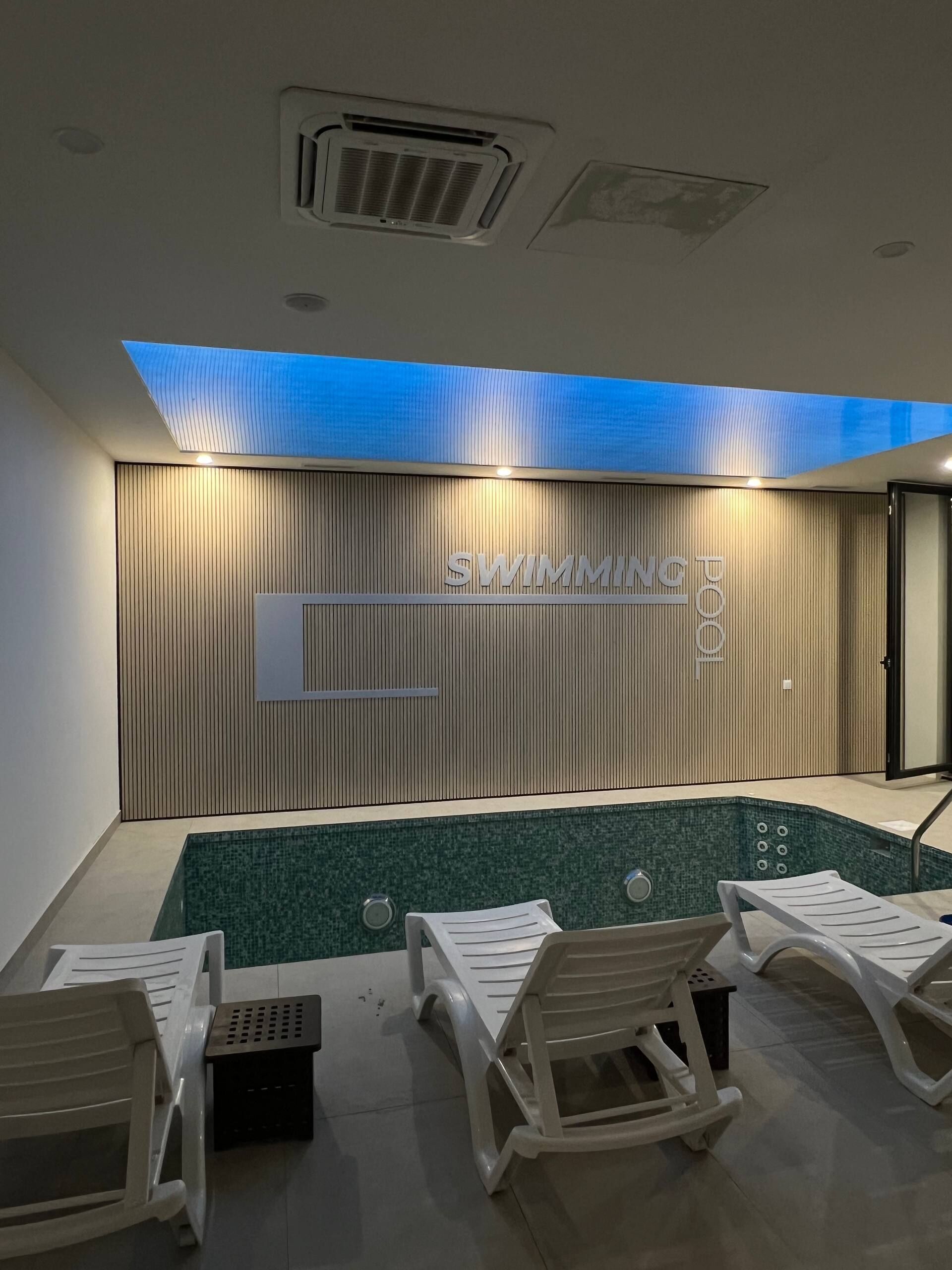 สระว่ายน้ำในร่ม