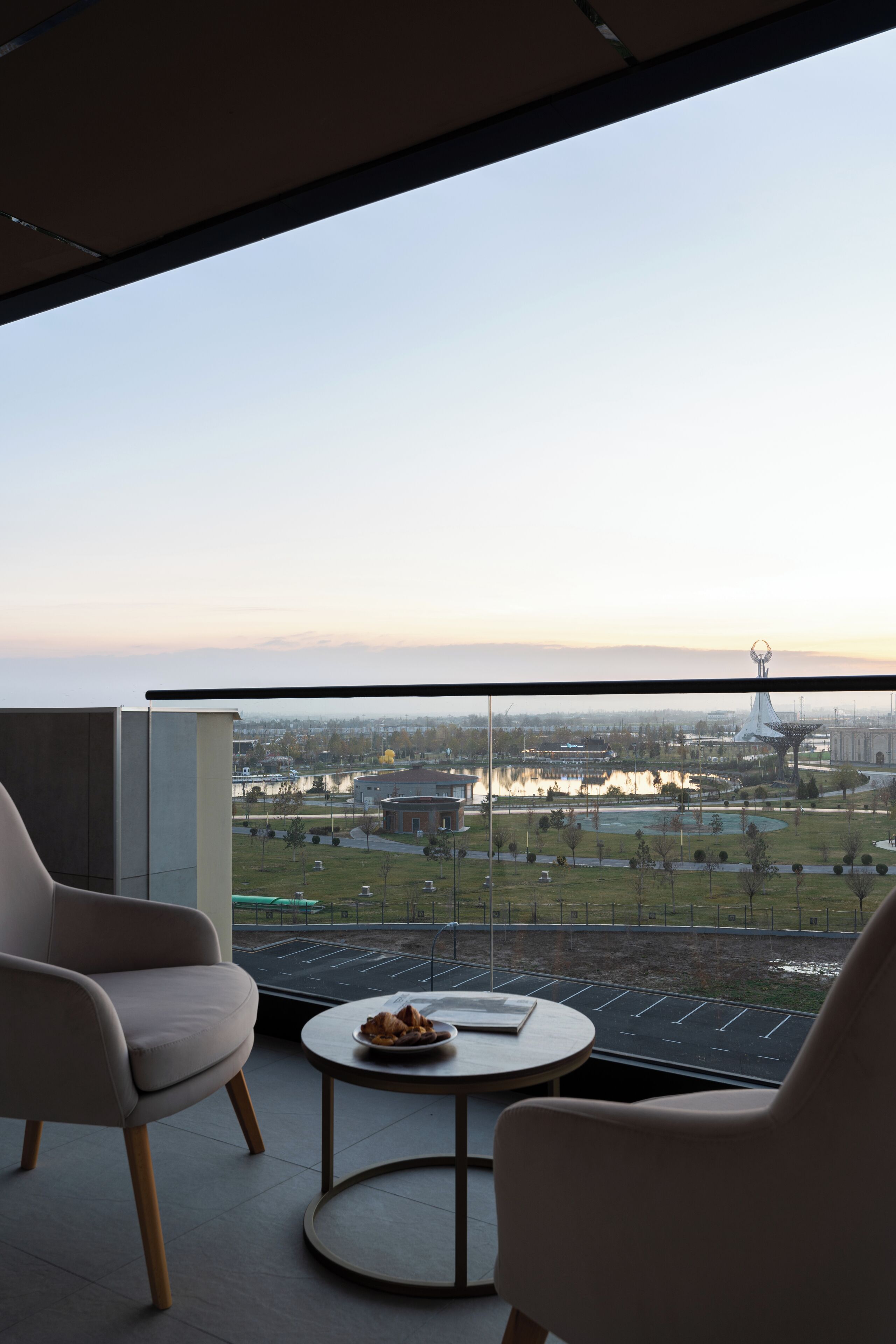 Deluxe Double or Twin Room, Courtyard View | Dining