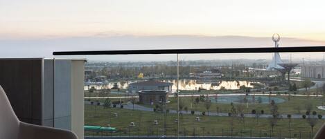 Deluxe Double or Twin Room, Courtyard View | Dining