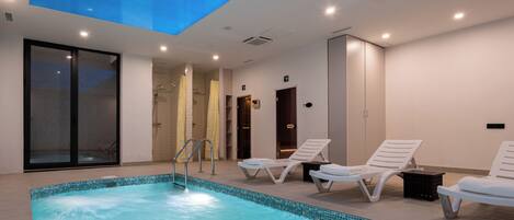 1 treatment room, massages