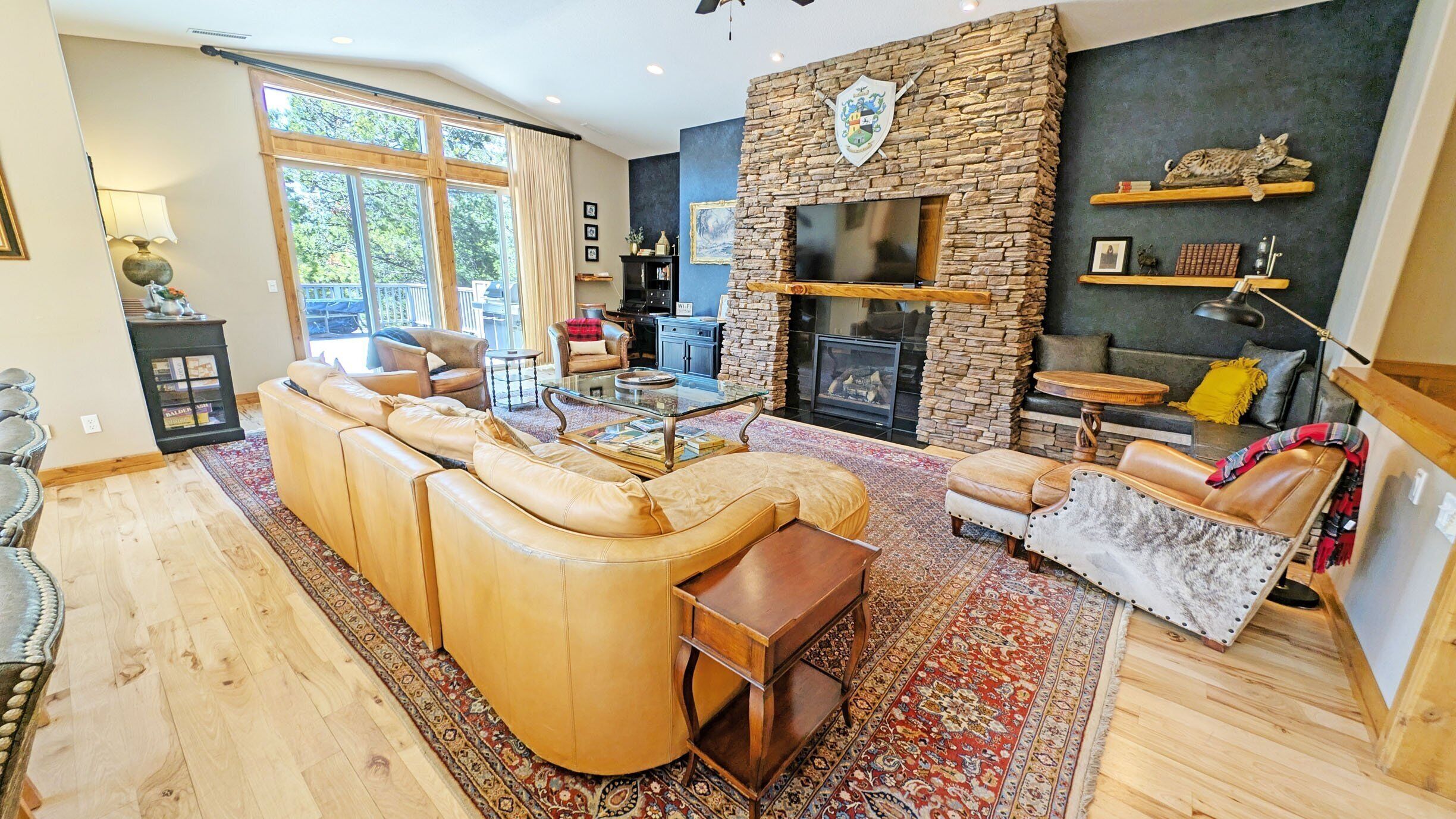 House, 6 Bedrooms | Living area