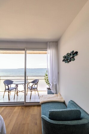 Smart TV - Flots Bleus – Sea View Studio with Direct Beach Access (Concarneau)