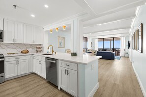 Fridge, microwave, oven, stovetop - ☀Beachfront Condo🌴Wrap Around Private Balcony🐬Redington Towers 3A🌞Heated Pool (Redington Shores)