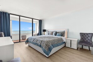 3 bedrooms, iron/ironing board, free WiFi, bed sheets - ☀Beachfront Condo🌴Wrap Around Private Balcony🐬Redington Towers 3A🌞Heated Pool (Redington Shores)