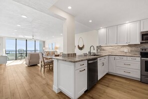 Coffee/tea maker, fridge, microwave, oven - ☀Beachfront Condo🌴Private Balcony Facing Gulf🐬Redington Towers 7D🌞Heated Pool (Redington Shores)