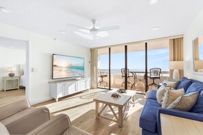Smart TV - ☀Beachfront Condo🌴Private Balcony Facing Gulf🐬Redington Towers 7D🌞Heated Pool (Redington Shores)
