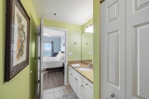 3 bedrooms, iron/ironing board, free WiFi, bed sheets - Seawind 1001 by Liquid Life (Gulf Shores)