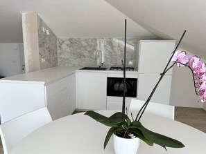 Kühlschrank, Kochgeschirr/Geschirr/Besteck