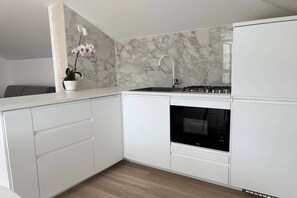 Kühlschrank, Kochgeschirr/Geschirr/Besteck