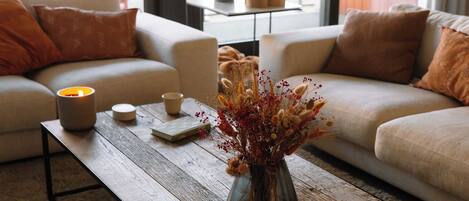 Una Smart TV, una chimenea