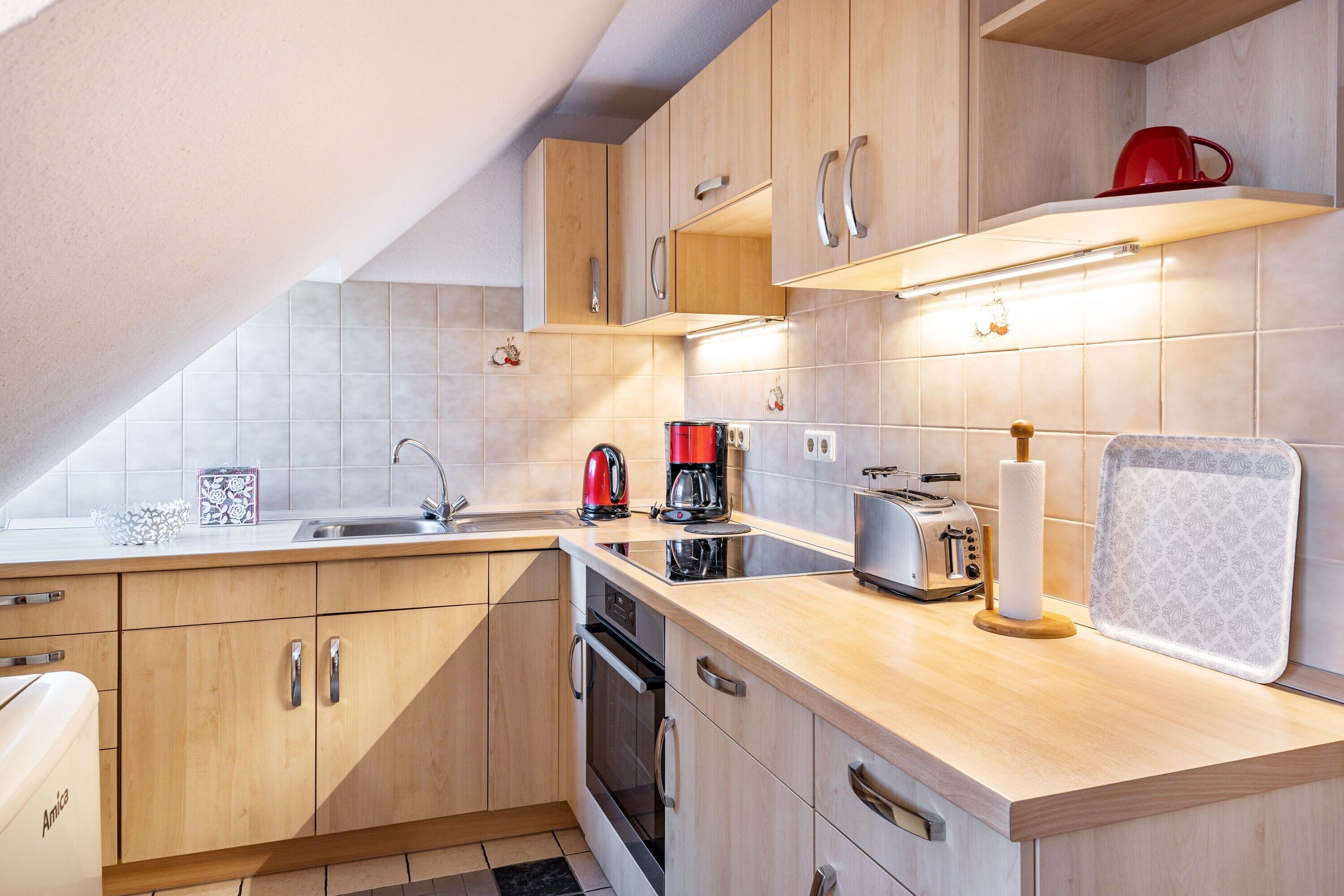 冷蔵庫、オーブン、コンロ、コーヒー / ティーメーカー