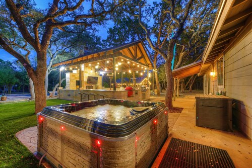 Terracotta Oasis | Sleeps 30 | Pool & Hot Tub