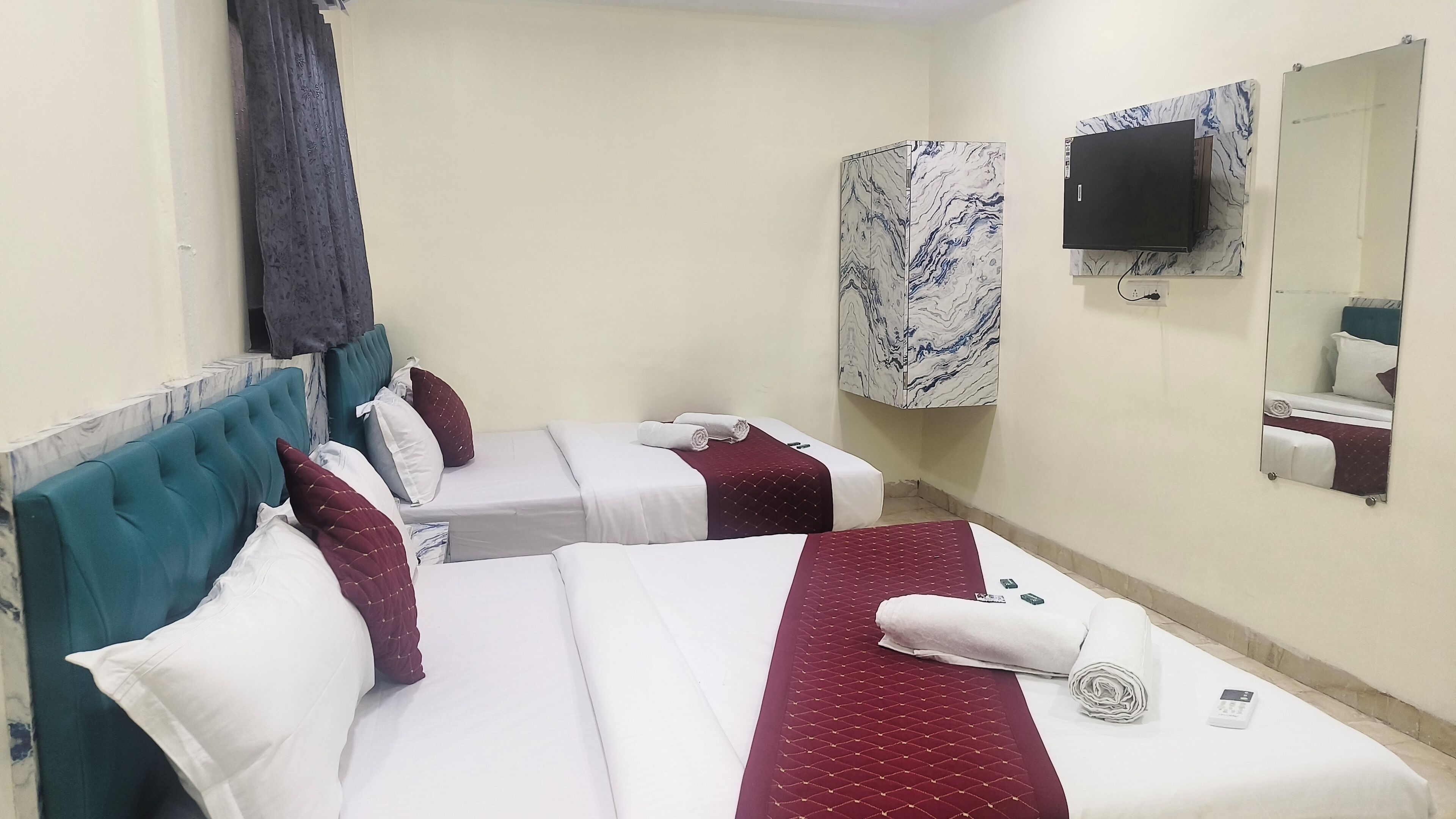 Deluxe Quadruple Room | Free WiFi