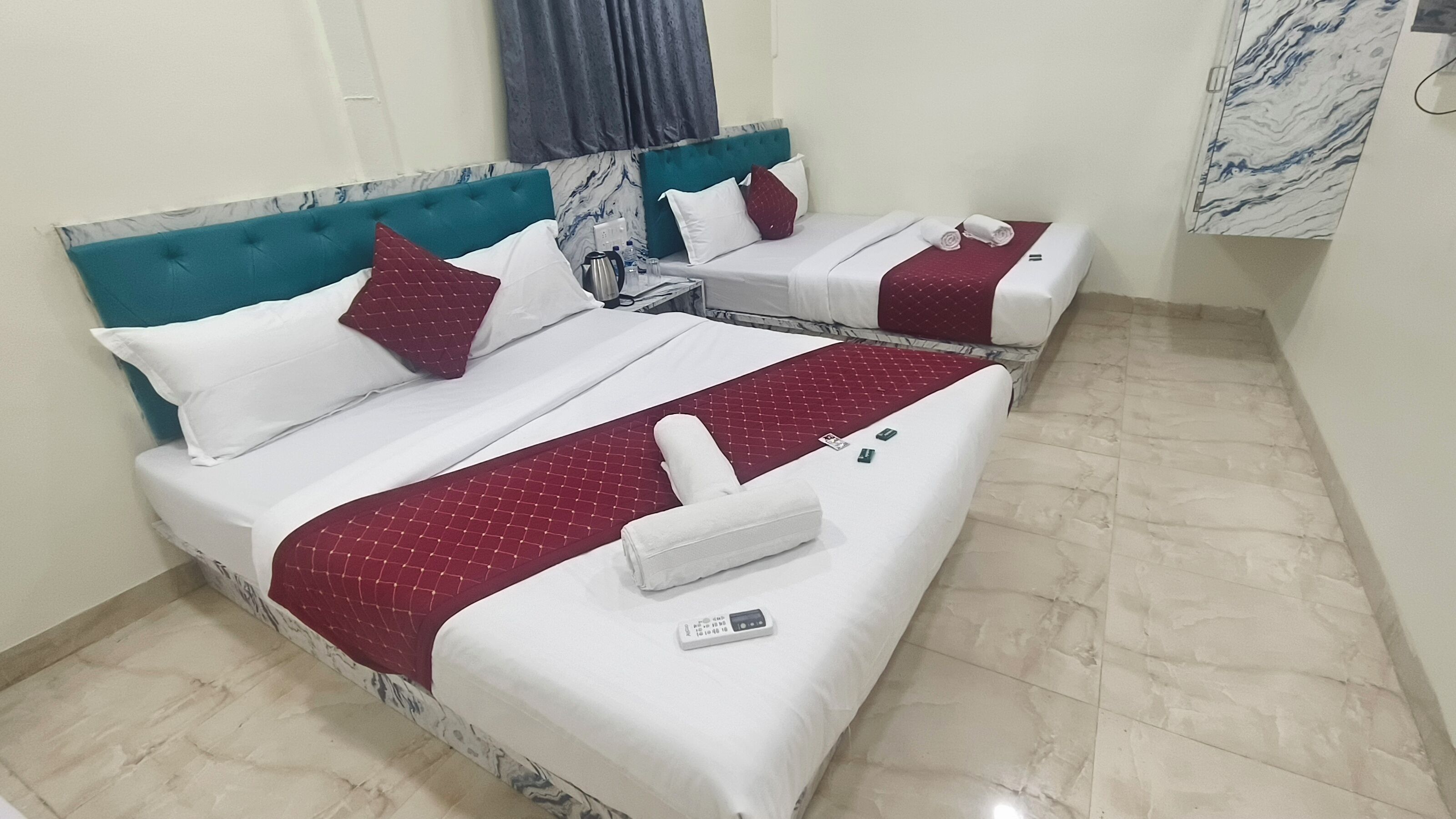 Deluxe Quadruple Room | Free WiFi, bed sheets