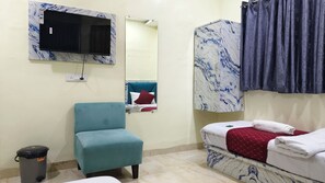 Deluxe Triple Room | Free WiFi - HOTEL GLOW STAR (Mumbai)