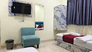 Deluxe Triple Room | Free WiFi - HOTEL GLOW STAR (Mumbai)
