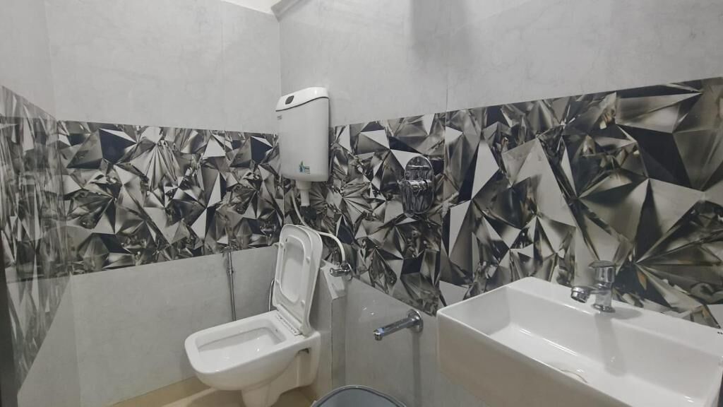 Shower, towels, soap, shampoo