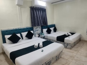 Deluxe-Vierbettzimmer | Kostenloses WLAN, Bettwäsche