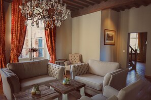 Living area - Bed & breakfast in a historical building and location, center of Gierle (Lille)