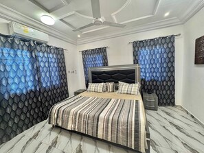 House, 2 Bedrooms | 2 bedrooms - Charming 2 Bedroom House in Vibrant Ablekuma Olebu (Oduman)