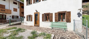 Casa Carmen en Vinigo: Vistas a la Montaña, Terraza Privada y Wi-Fi