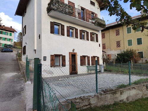 Casa Carmen in Vinigo: Mountain View, Private Terrace & Wi-Fi