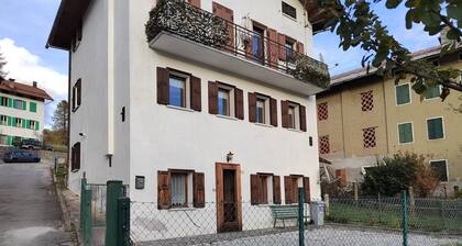 Casa Carmen in Vinigo: Mountain View, Private Terrace & Wi-Fi