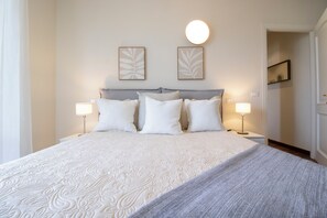 Silitysrauta/-lauta, Wi-Fi, vuodevaatteet