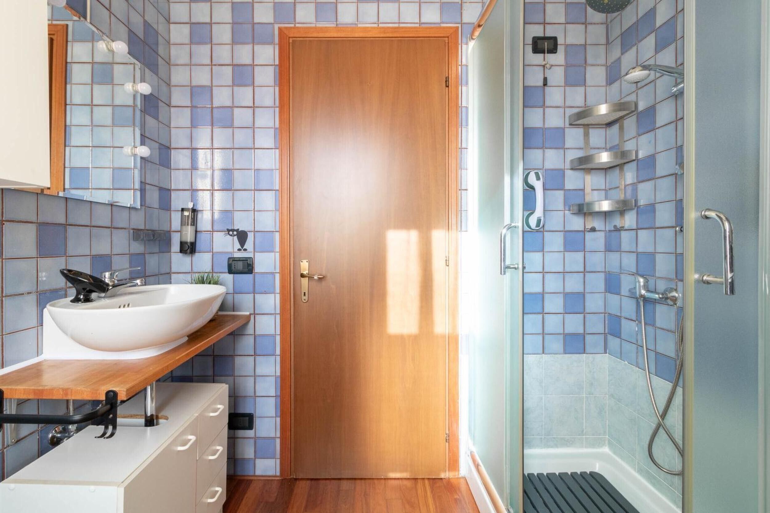 Ducha, secador de pelo y toallas