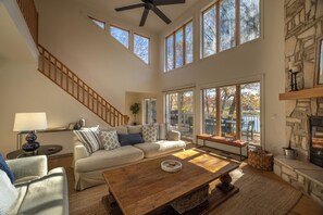 Een smart-tv en videogames