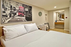 Planxa i posts de planxar, wifi i roba de llit 