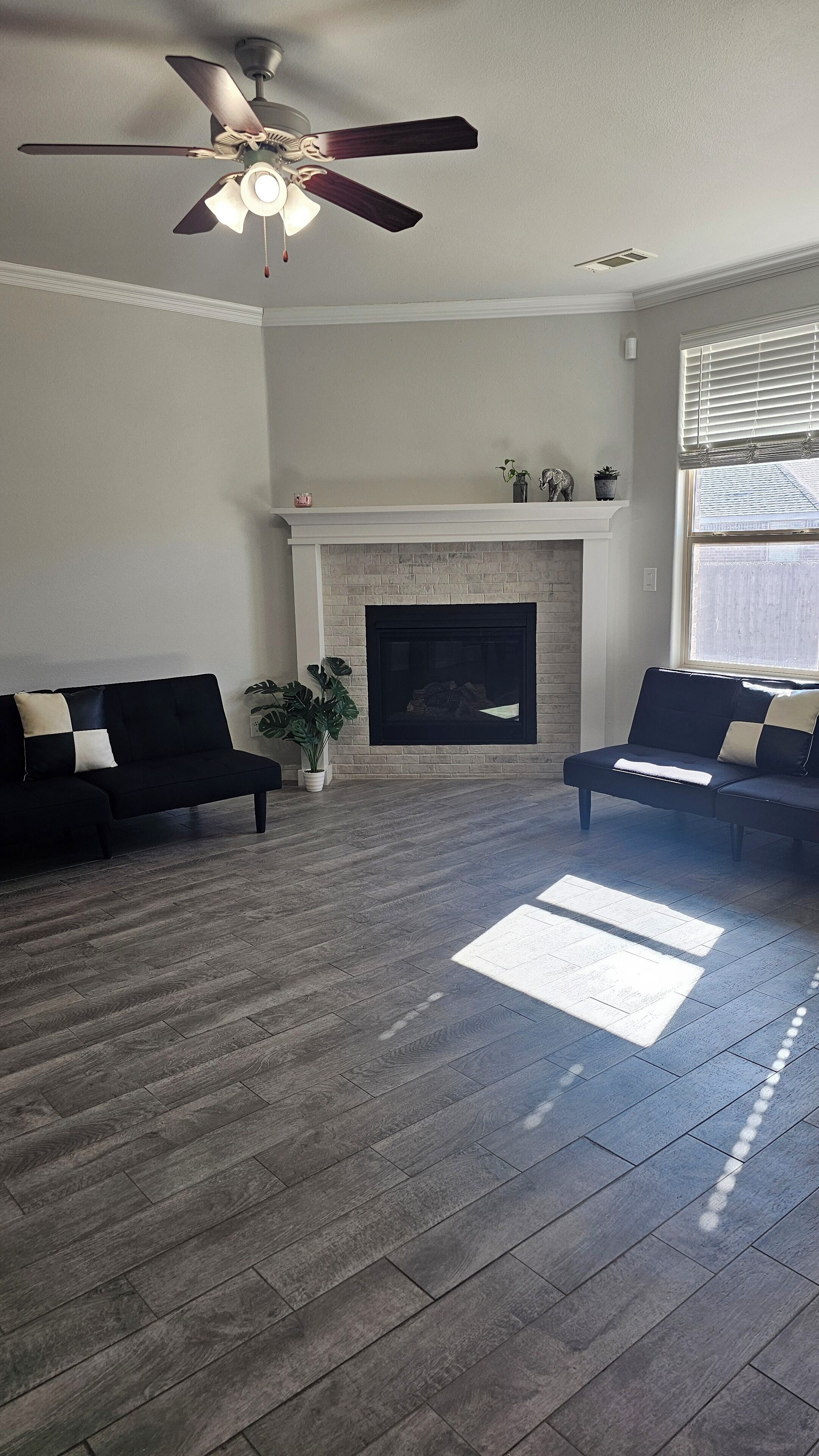 Smart-TV, peis og bøker