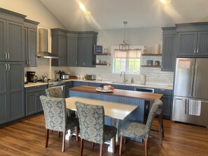 冰箱、微波炉、烤箱、炉灶