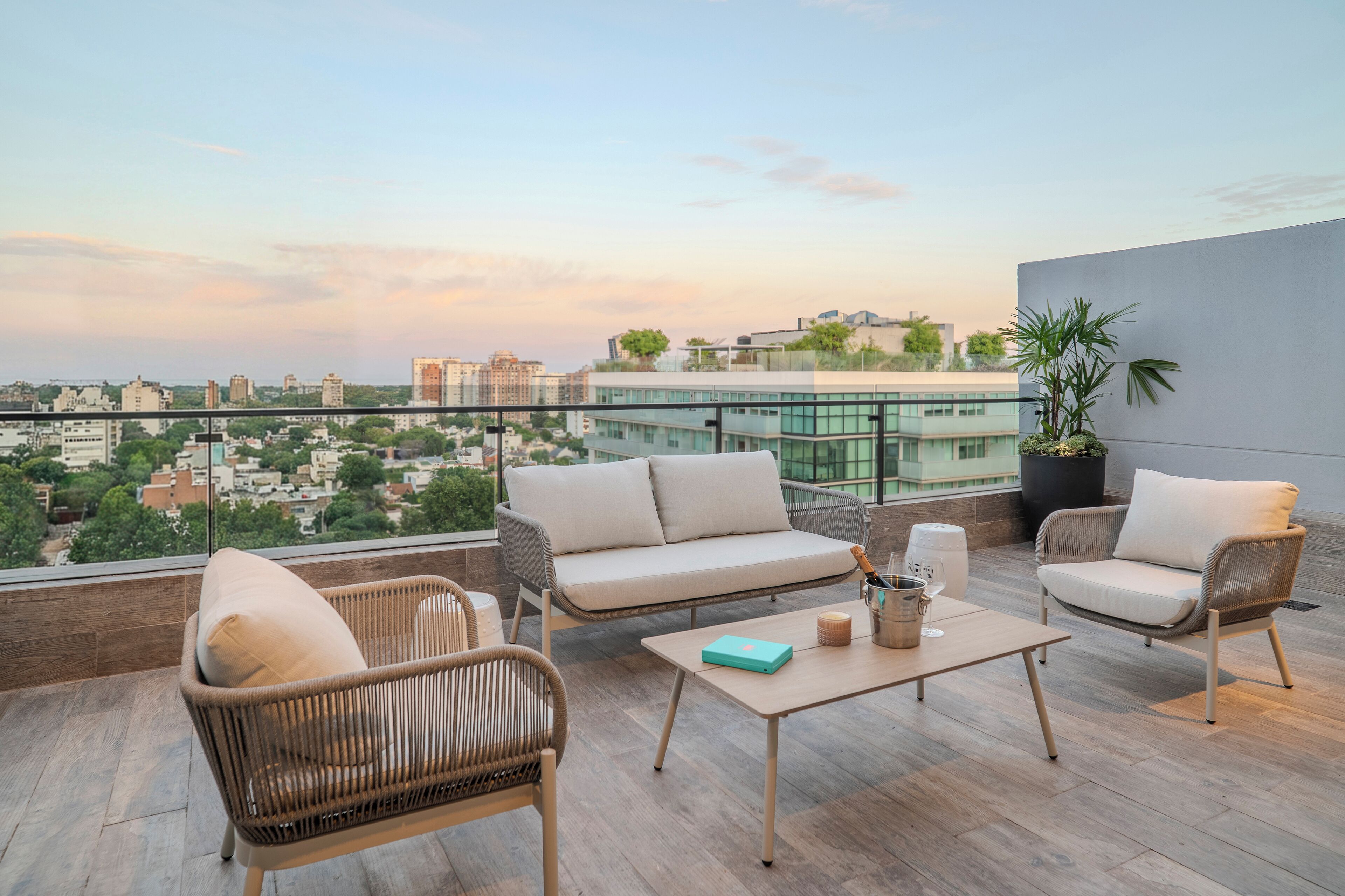 Luxe suite, 1 kingsize bed, niet-roken, terras | Luxe beddengoed, donzen dekbedden, individueel gedecoreerd