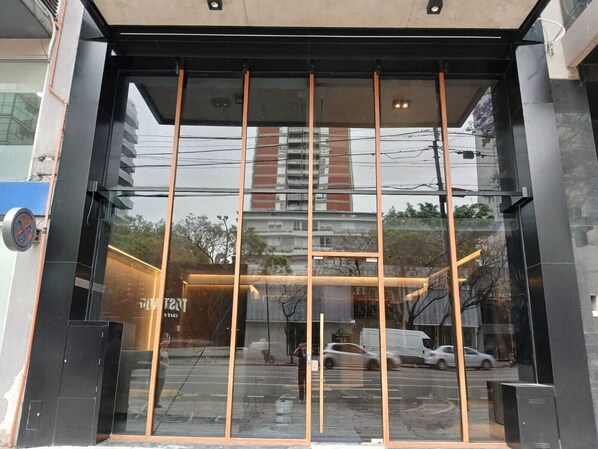 Studio, 1 King Bed, Non Smoking | Desk, laptop workspace, free WiFi