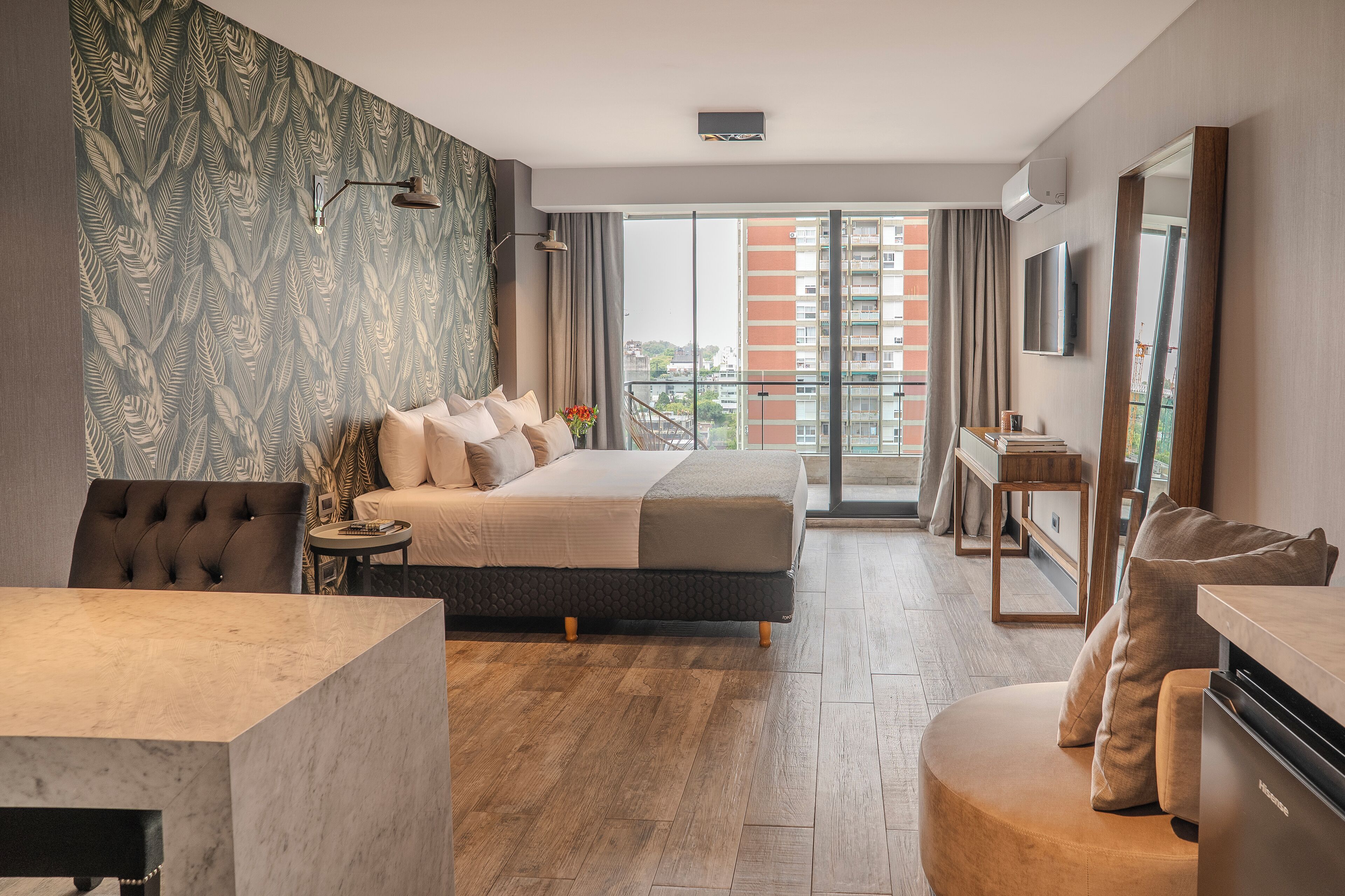 Estúdio luxo, 1 cama King, para não fumantes, sacada | Roupas de cama premium, edredons de pluma, individualmente decorados