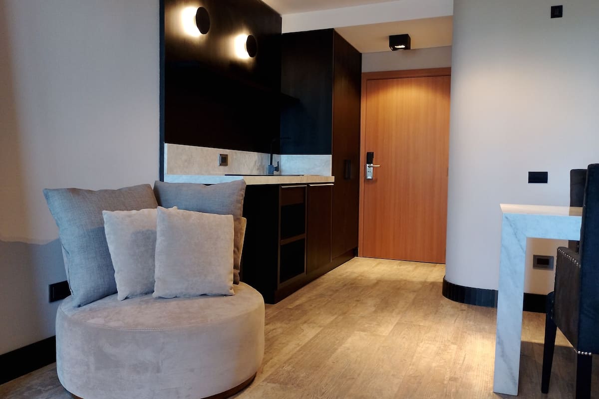 Desk, laptop workspace, free WiFi