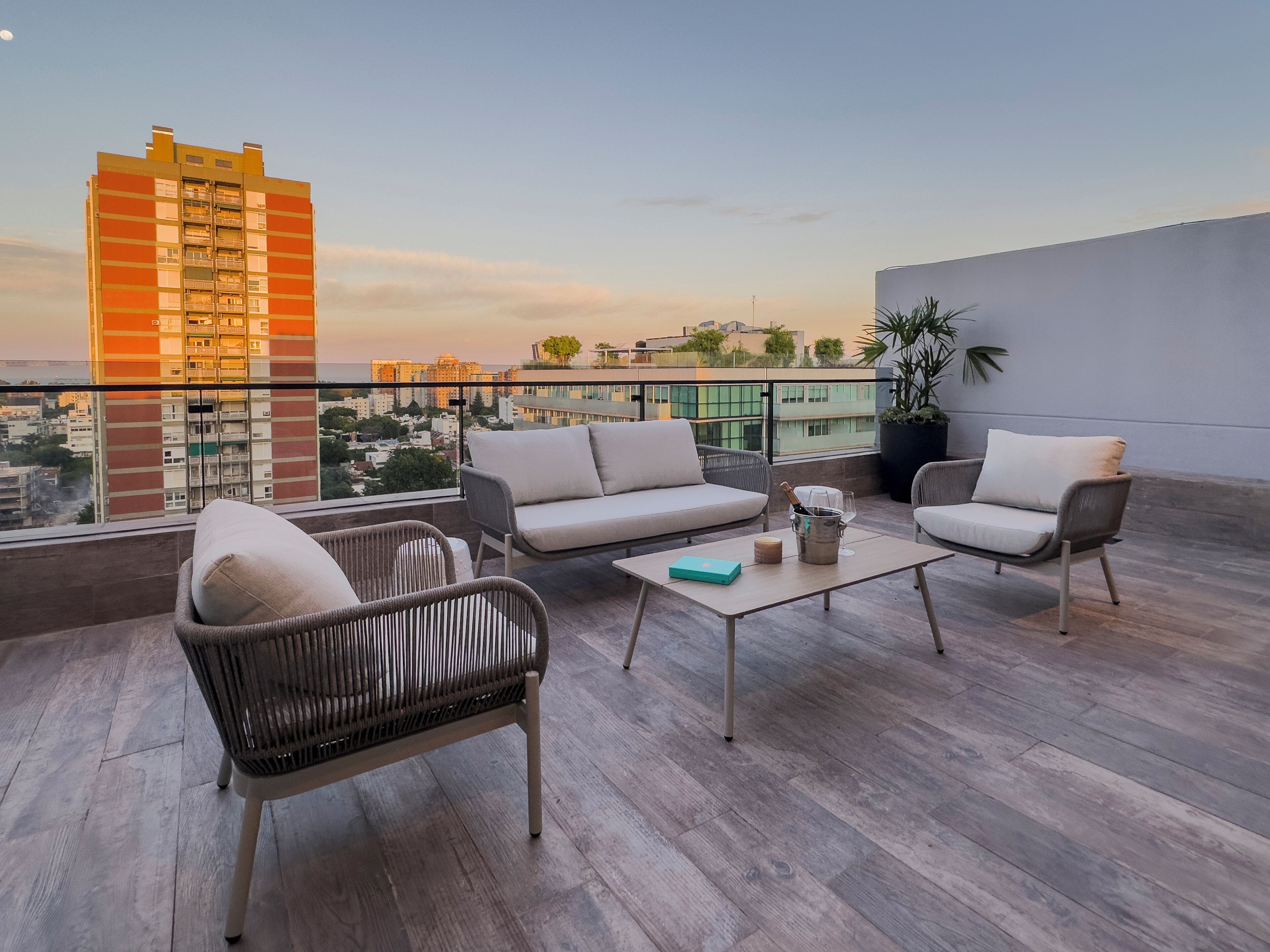 Suite Luxury, 1 letto king, non fumatori, terrazzo | Biancheria da letto di alta qualità, copriletto in piuma