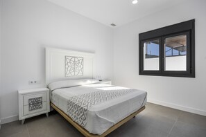 4 bedrooms, WiFi, bed sheets