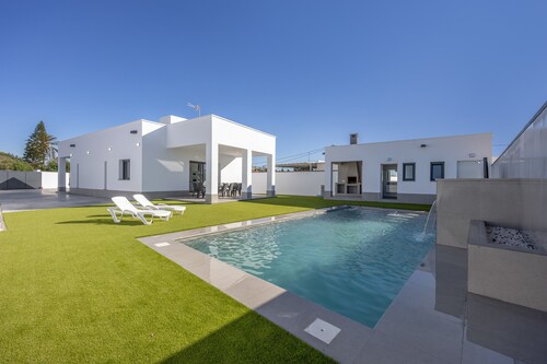 Vacation Home 'Paraíso' with Private Pool, Wi-Fi and Air Conditioning