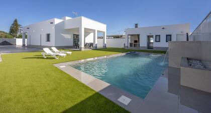 Vacation Home 'Paraíso' with Private Pool, Wi-Fi and Air Conditioning