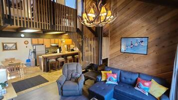 TV, fireplace