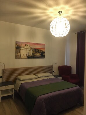 مكتب ومكواة/لوح كي وواي فاي مجانًا وملاءات أسرّة