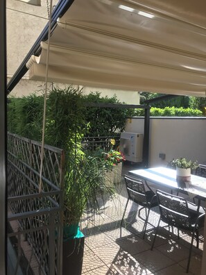 تناول الطعام بالخارج