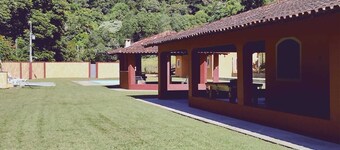Beautiful country house for rent in Bragança Paulista. Available at the end of the year. Tel. 97386-7145.