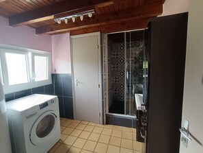 Interior - Cottage 'Gite 12 Pers Maxi Proche Wimereux' with Private Garden and Wi-Fi (Belle-et-Houllefort)