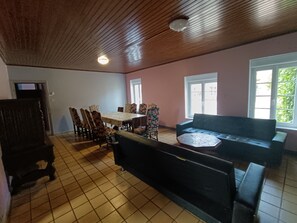 Interior - Cottage 'Gite 12 Pers Maxi Proche Wimereux' with Private Garden and Wi-Fi (Belle-et-Houllefort)