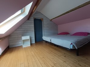 WiFi, bed sheets - Cottage 'Gite 12 Pers Maxi Proche Wimereux' with Private Garden and Wi-Fi (Belle-et-Houllefort)